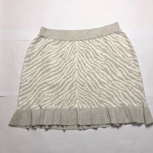 💚 1X 💚 NWT Anthro Kint Mini Skirt Ruffled Hem Grey Zebra Print​